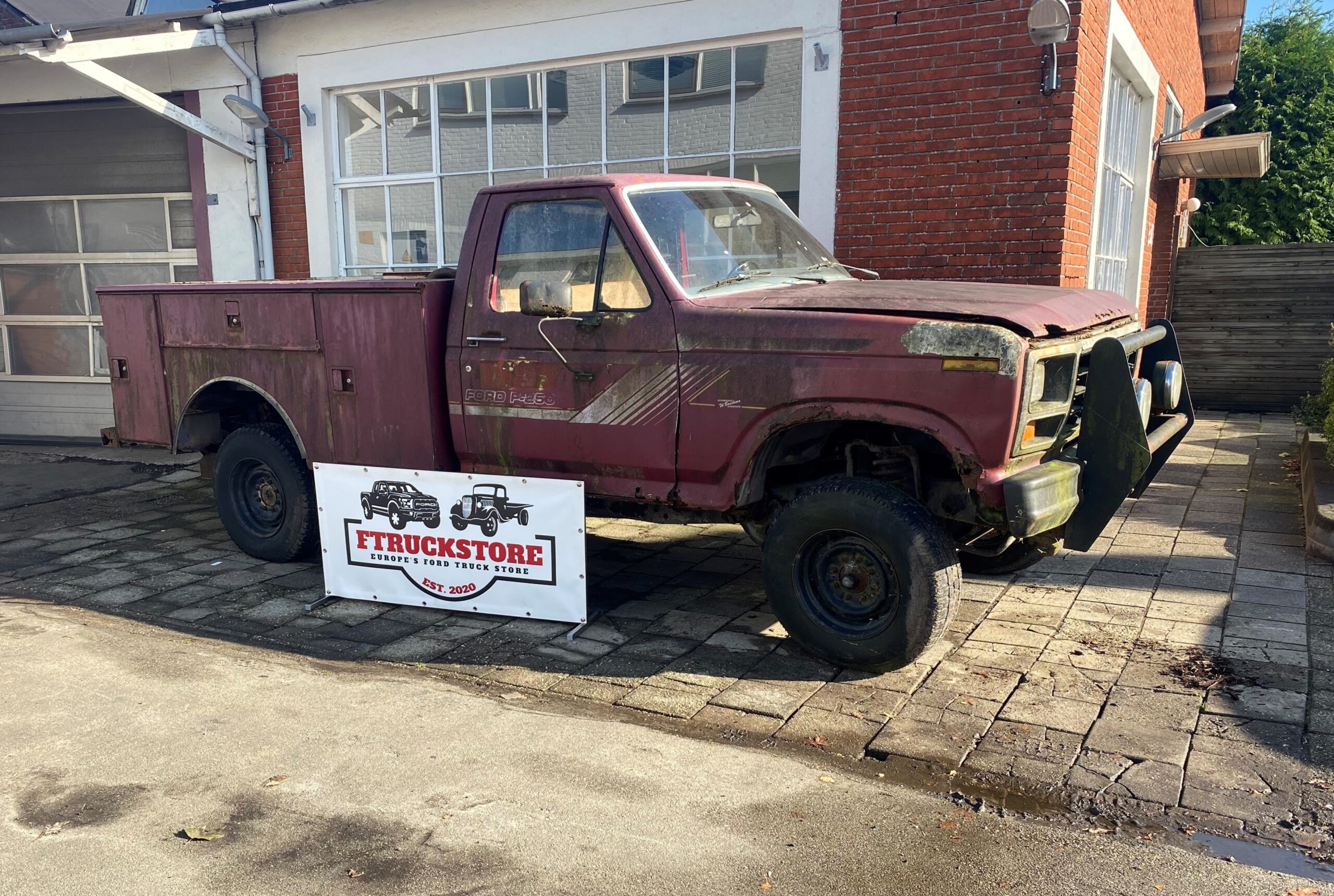 Ford F250 5.8 V8 C6 2WD Automatic1984 WORK TRUCK FOR PARTS
