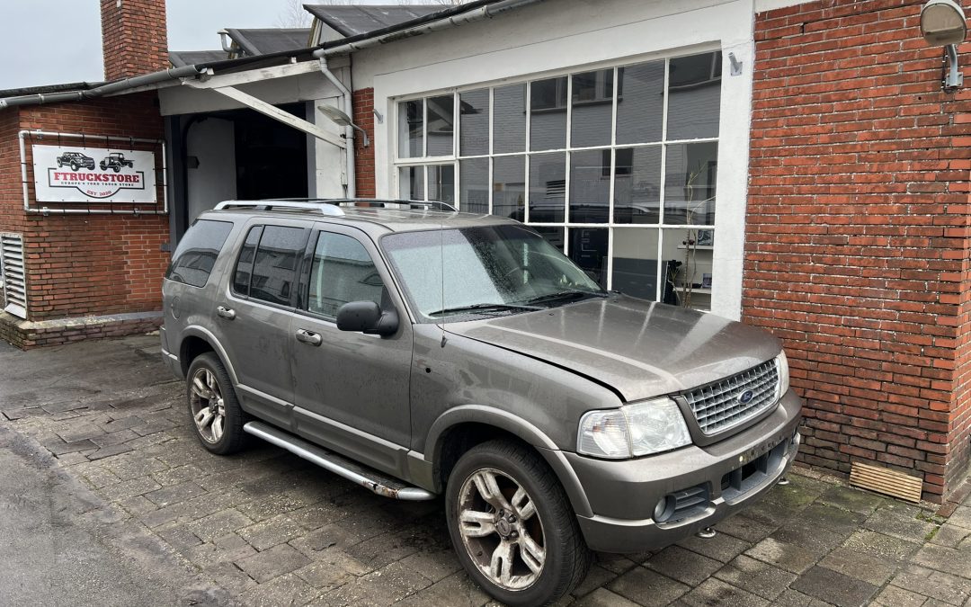 Ford Explorer 4.6 triton V8 Automatic 4X4 2004 FOR PARTS