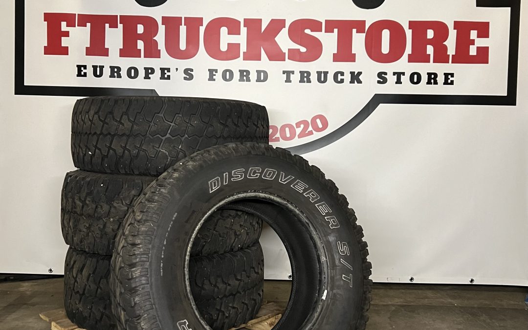 Cooper Discoverer S/T 33/12.50/17 Tire Set