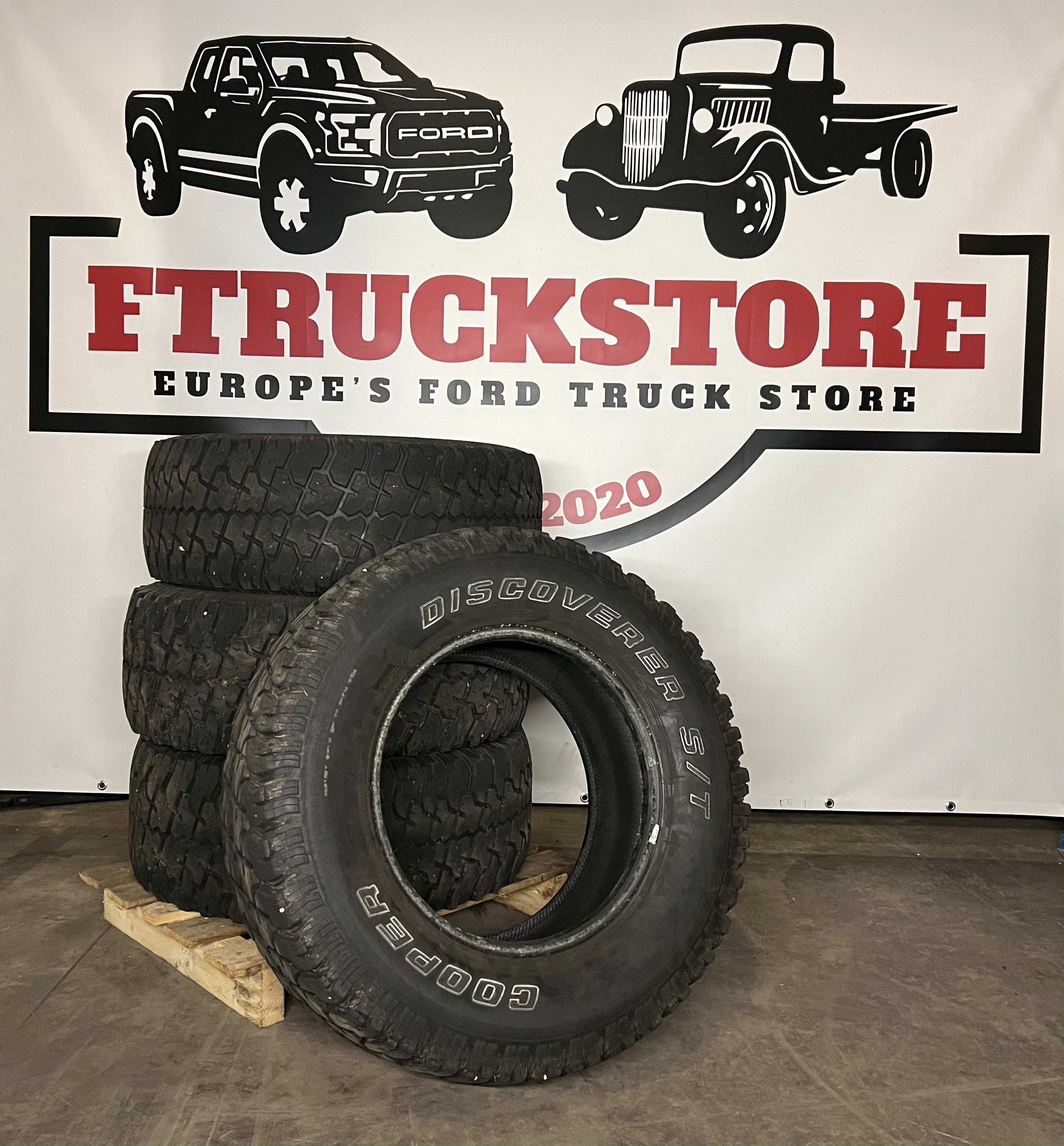 Cooper Discoverer S/T 33/12.50/17 Tire Set