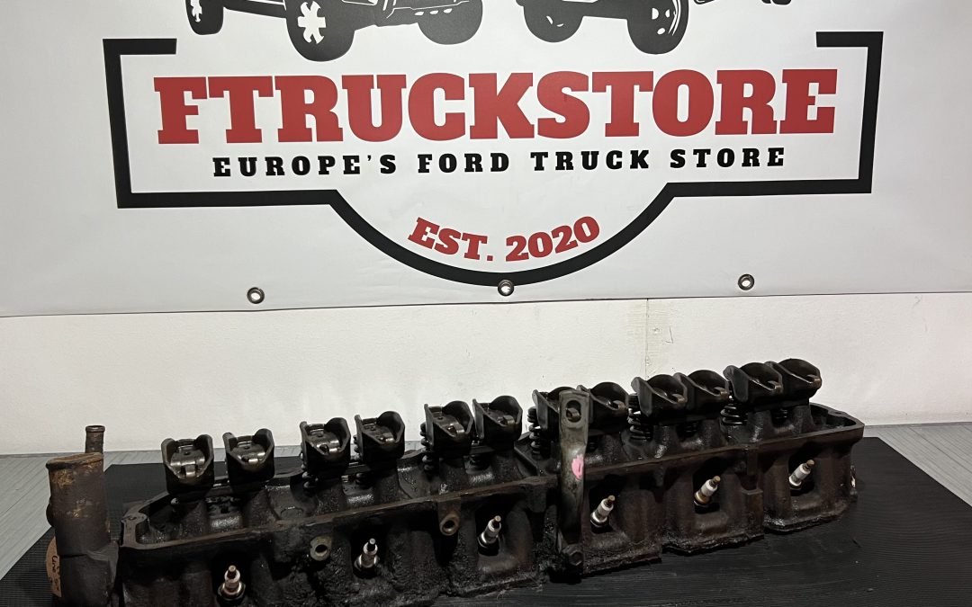 4.9 EFI Inline Six Cylinderhead