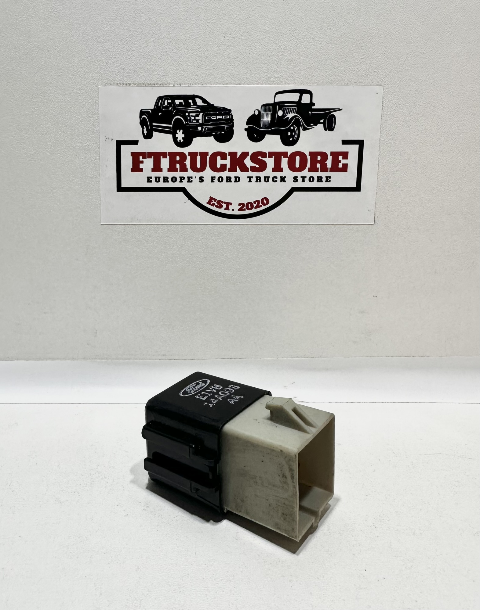 Fuel pump Relay E1VB-14A093-AA