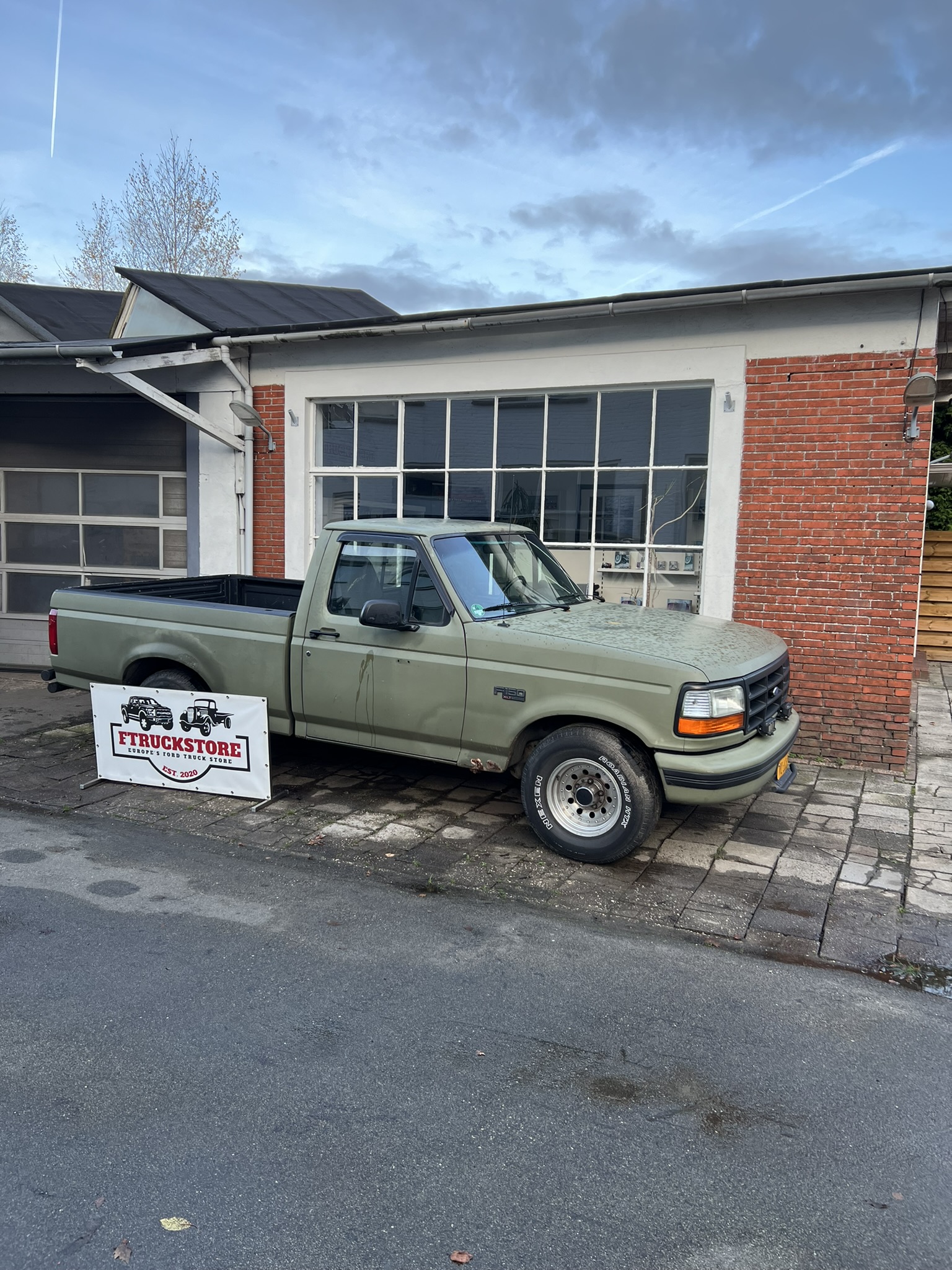 F150 Lightning 5.8 EFI Automatic 2WD 1994 FOR PARTS