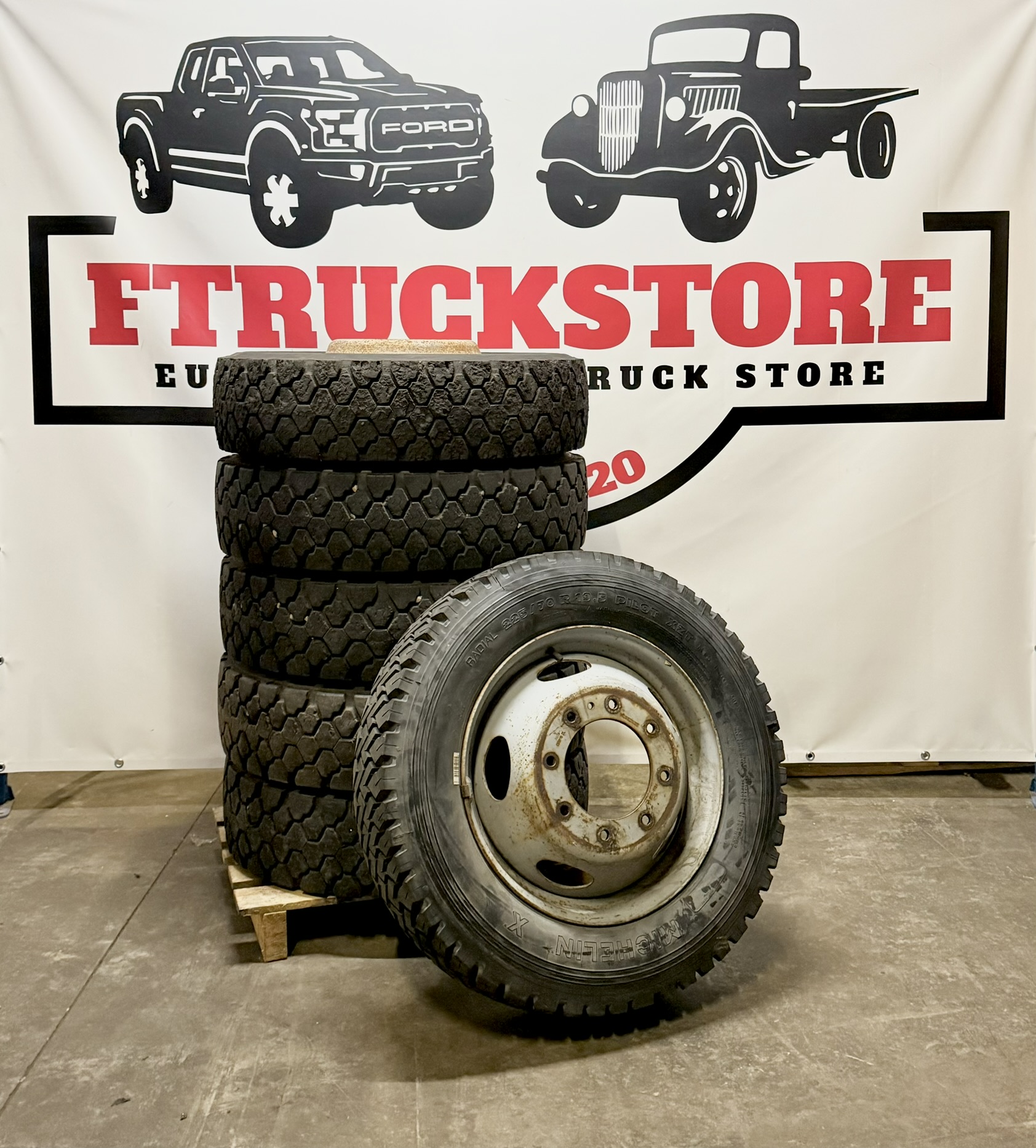 F550 DUALLY 8lug Wheel Set 19.5Inch