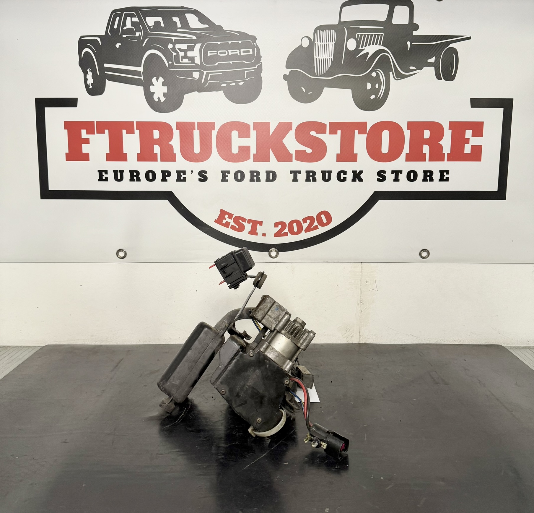 Lincoln Navigator 2006 Air Supspension Compressor