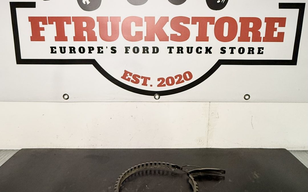 4.6/5.4/6.8 Triton 1997/2004 Air Filter Housing Clamp