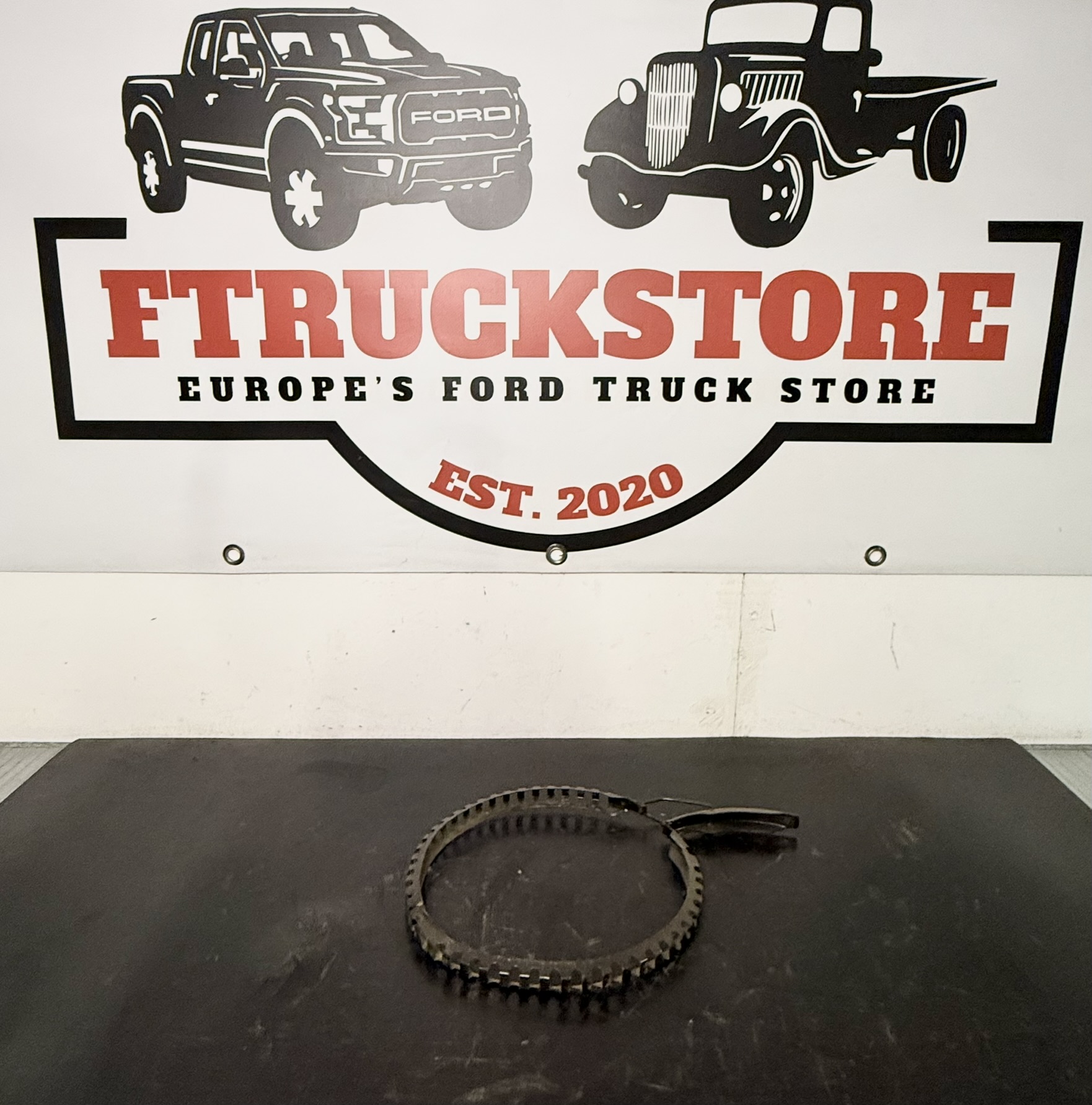 4.6/5.4/6.8 Triton 1997/2004 Air Filter Housing Clamp