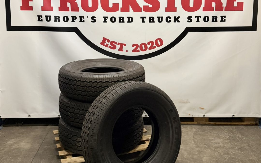 P235/75R15 Tire Set
