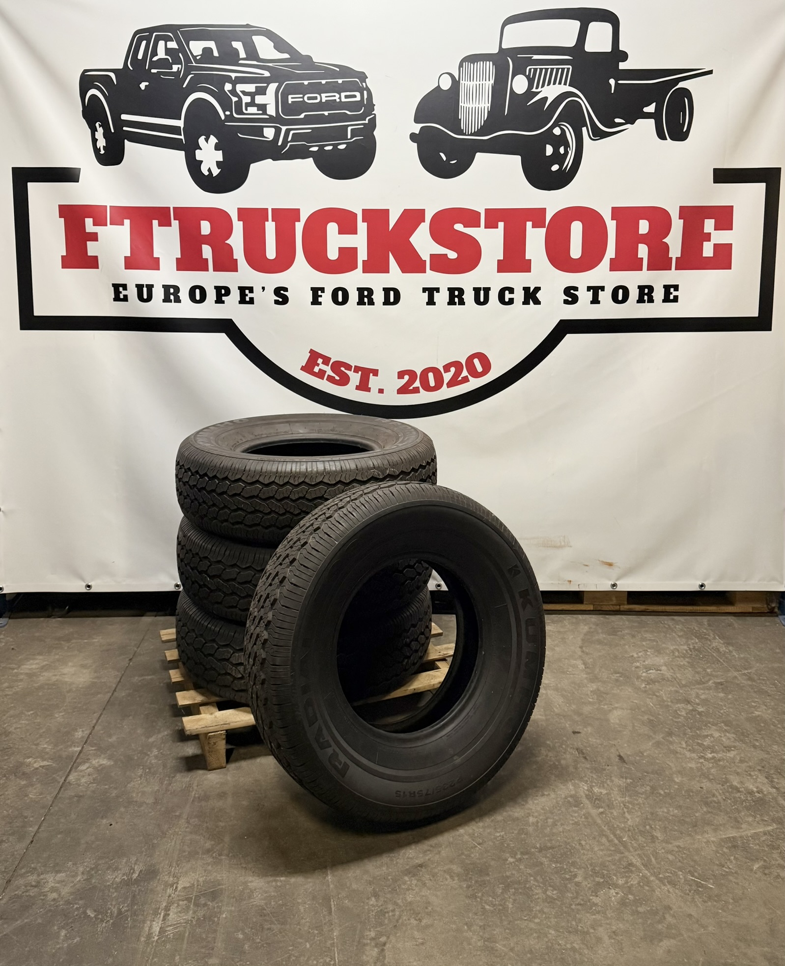 P235/75R15 Tire Set