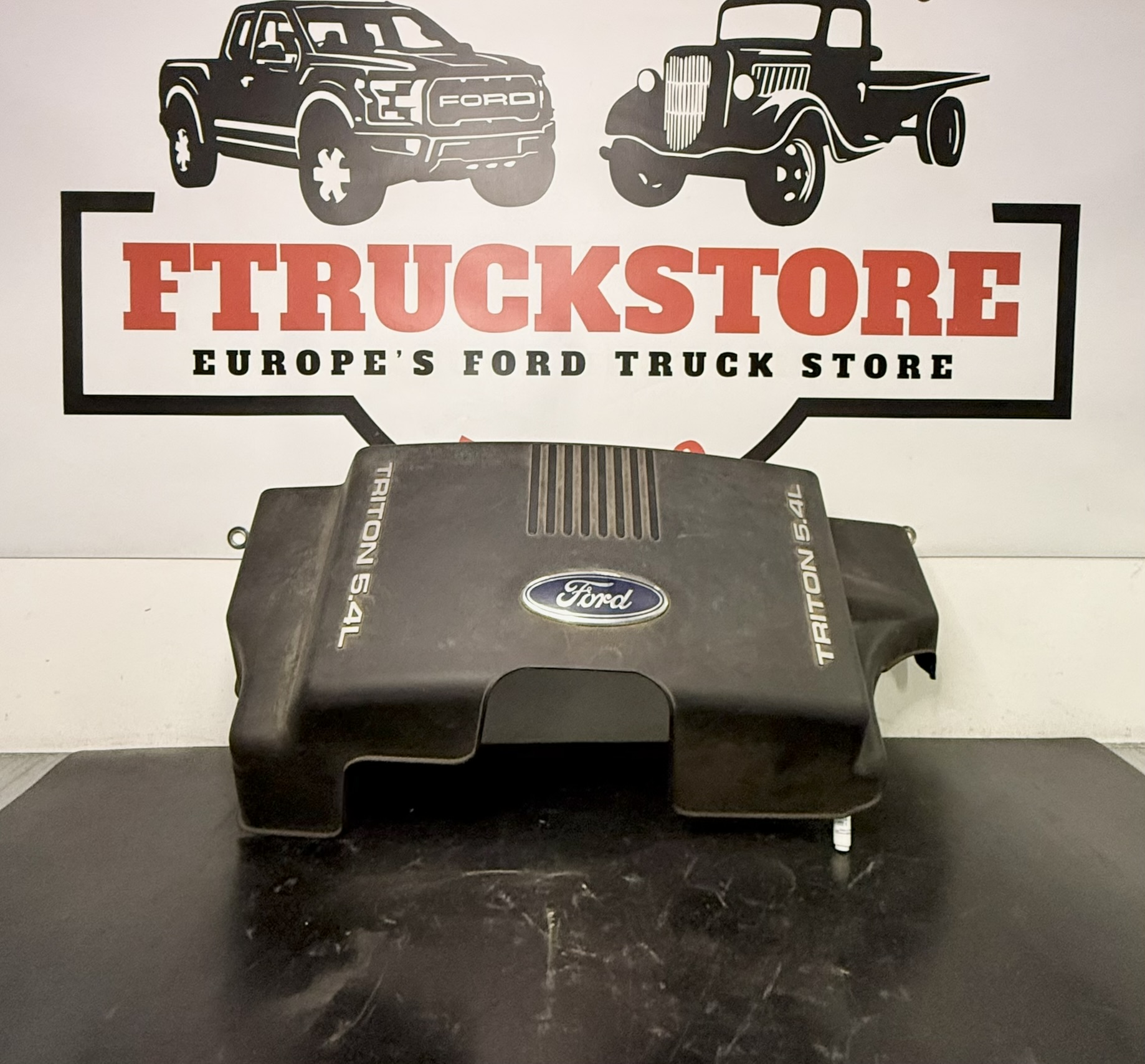 Ford Expedition 5.4 Triton 2003/2004 Engine Cover