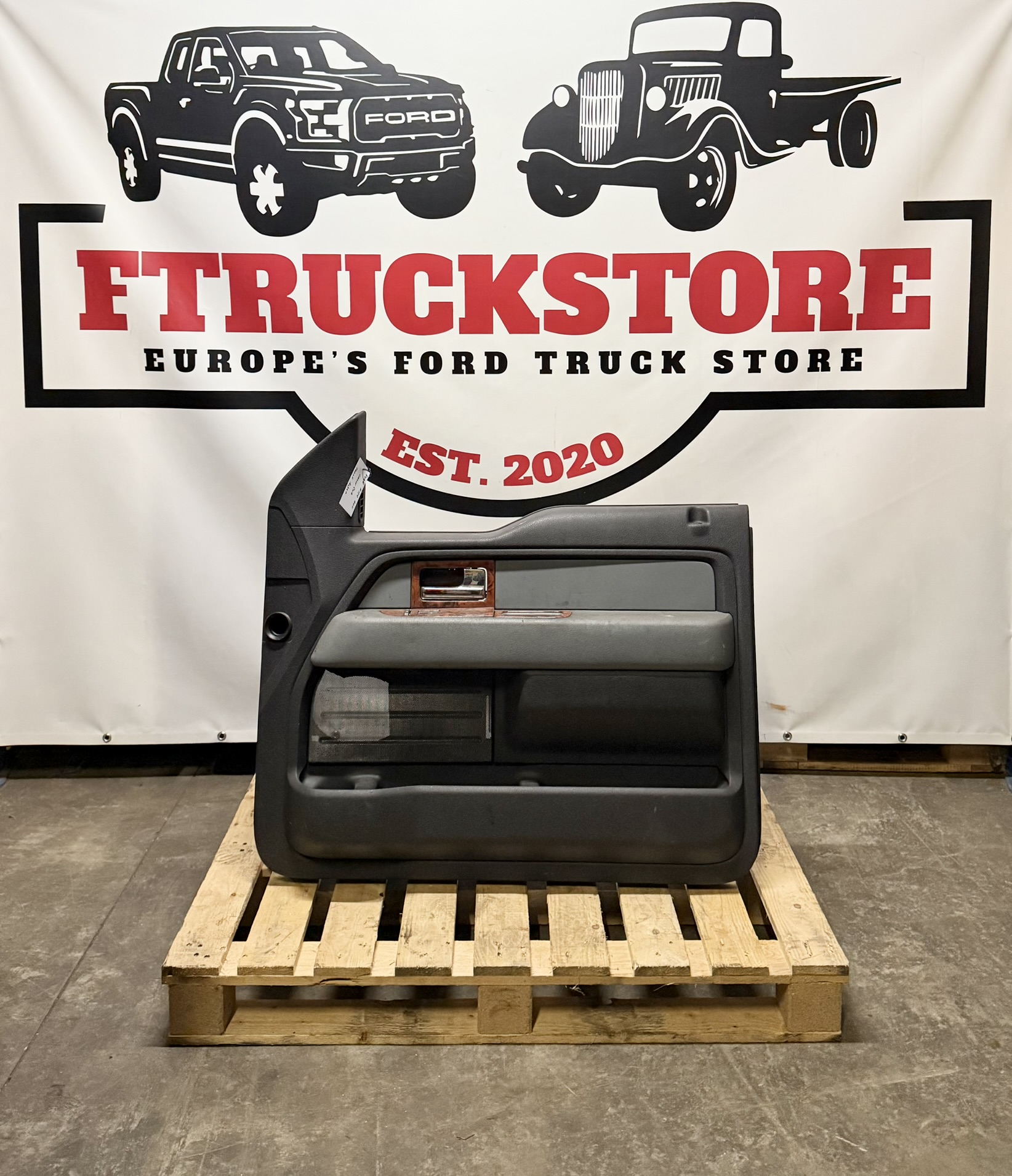 Ford F150 2011 Front Right Door Panel